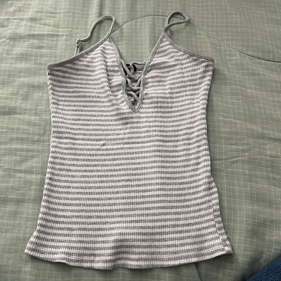 gray cropped tank top - Picture 1 of 1